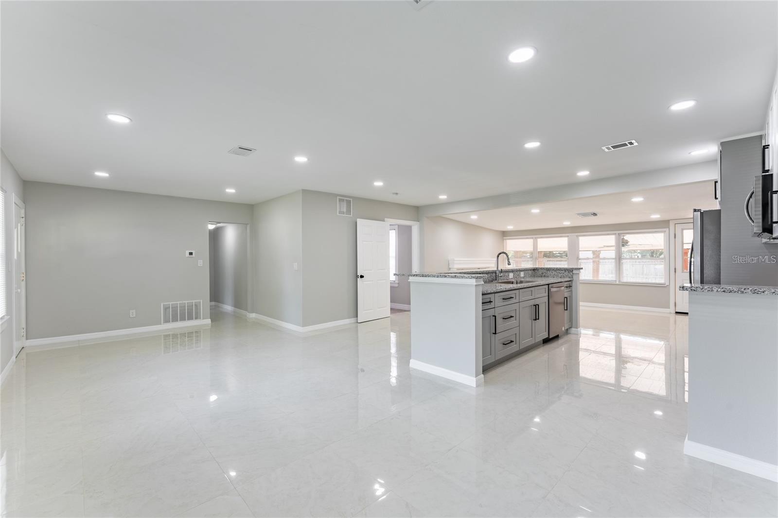 Image 13 of 27 For 845 Floral Drive