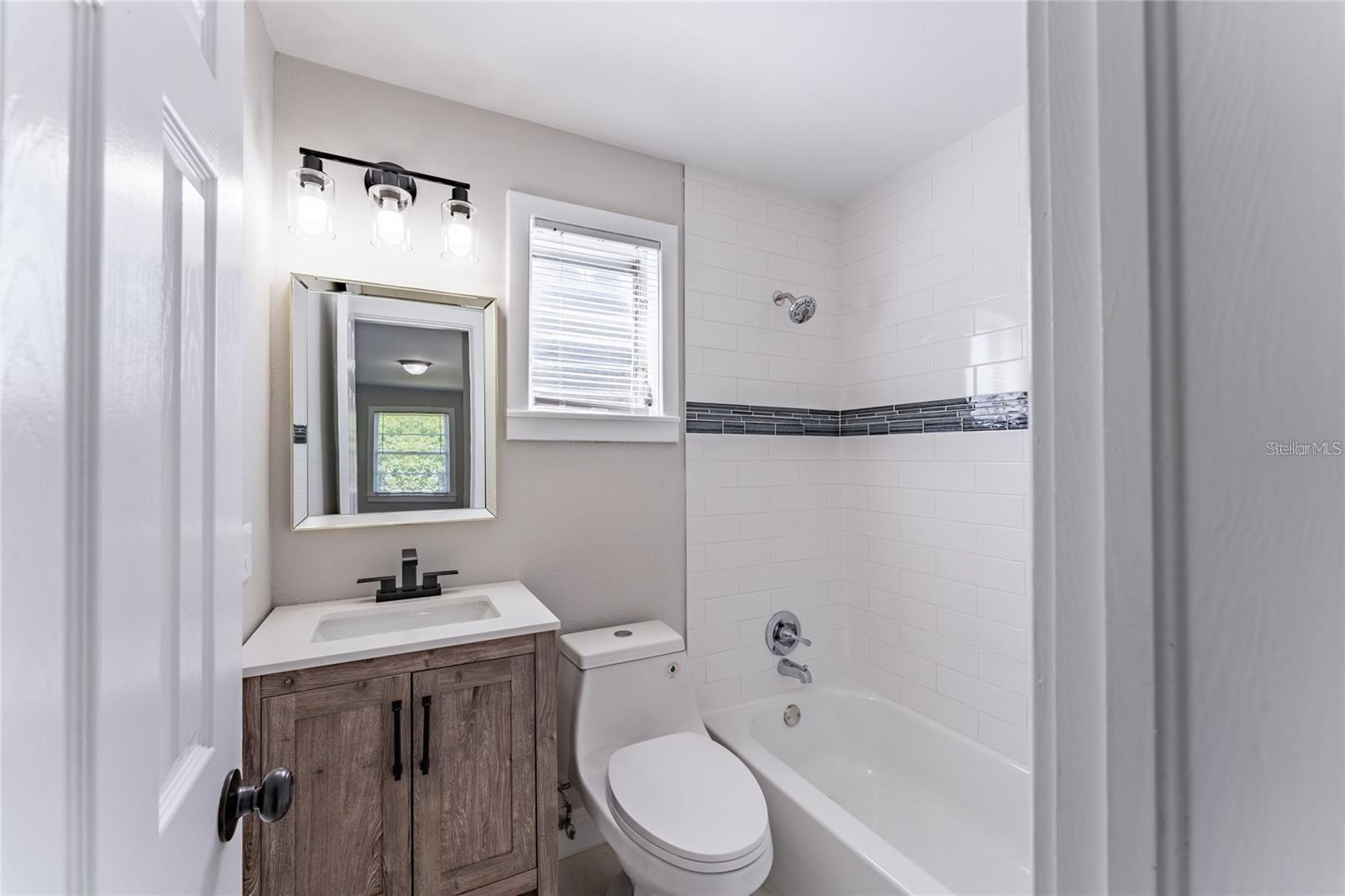 Image 18 of 27 For 845 Floral Drive