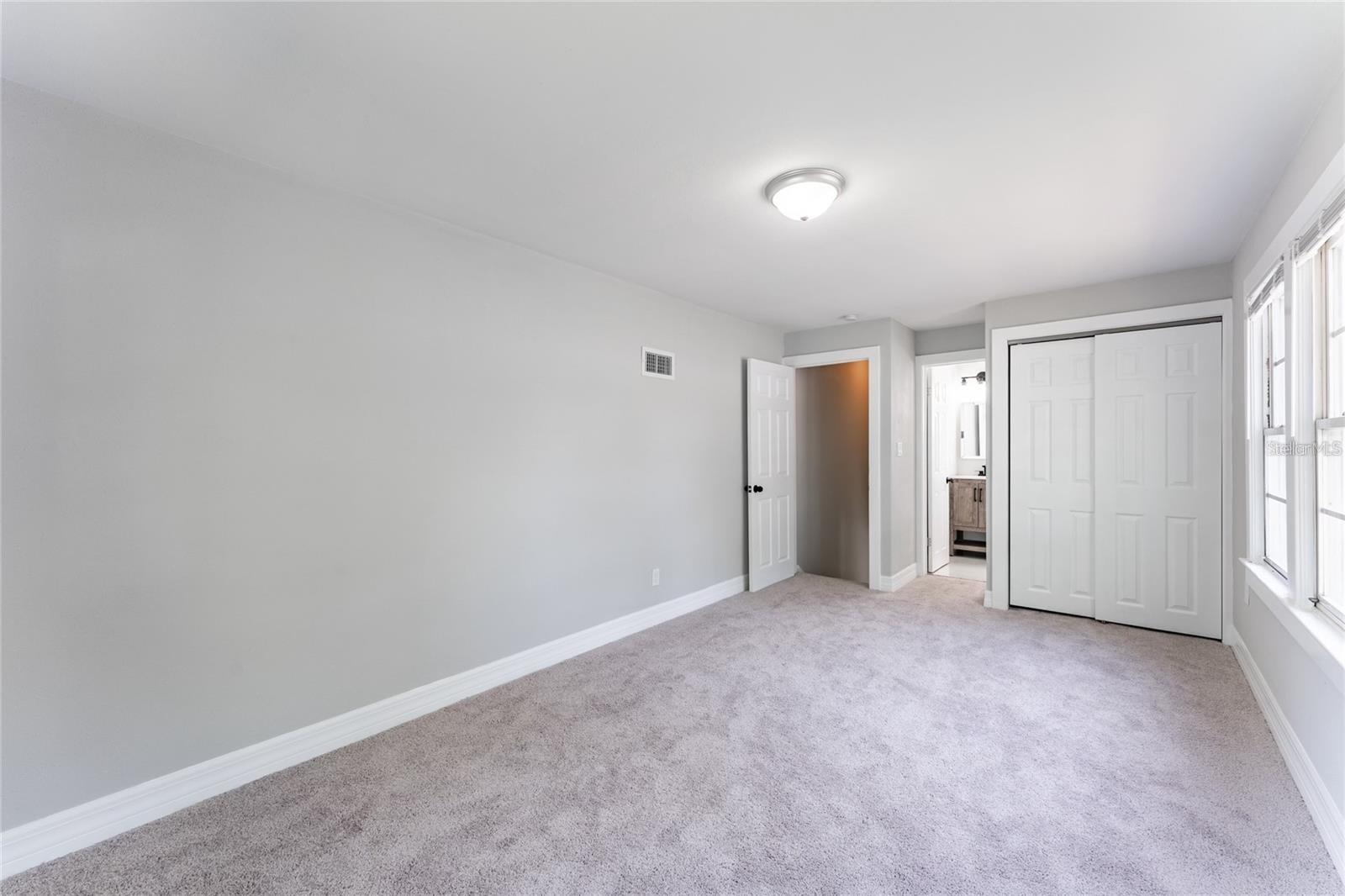 Image 19 of 27 For 845 Floral Drive