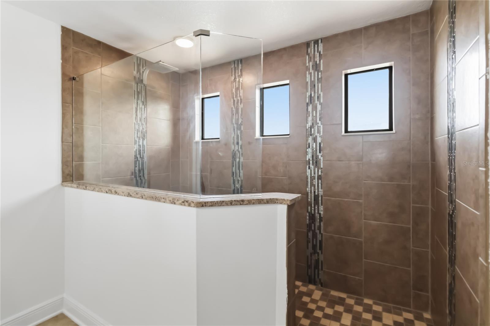 Image 19 of 26 For 911 Arbor Pointe Avenue