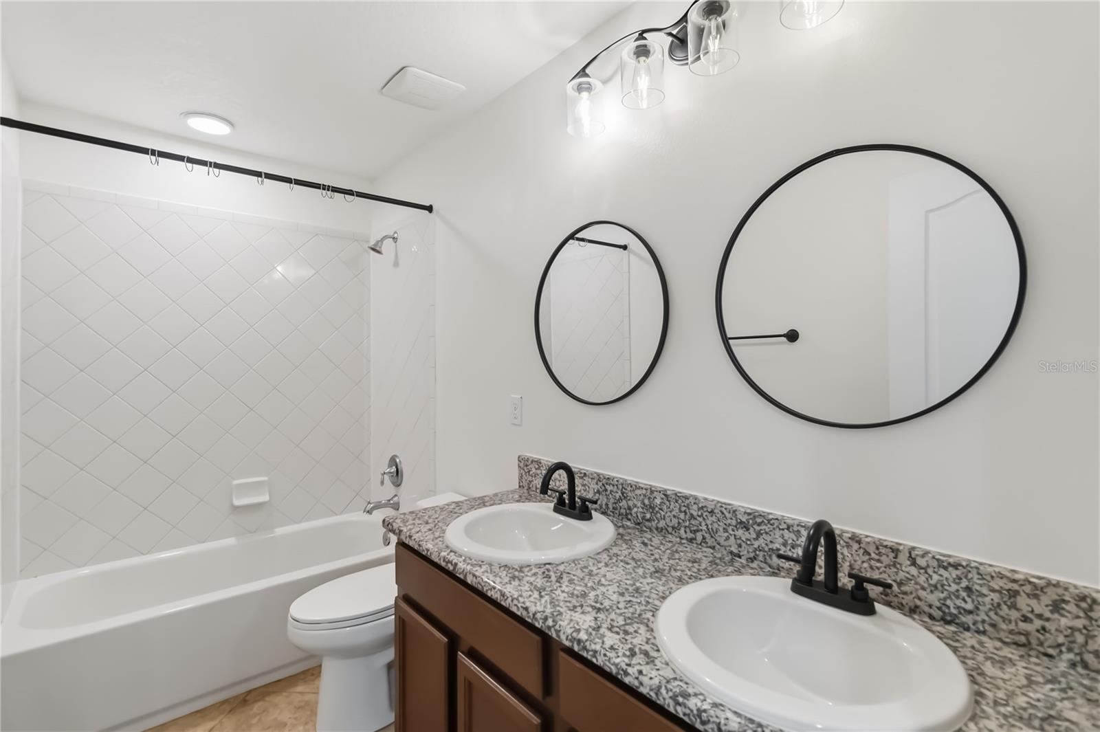 Image 23 of 26 For 911 Arbor Pointe Avenue