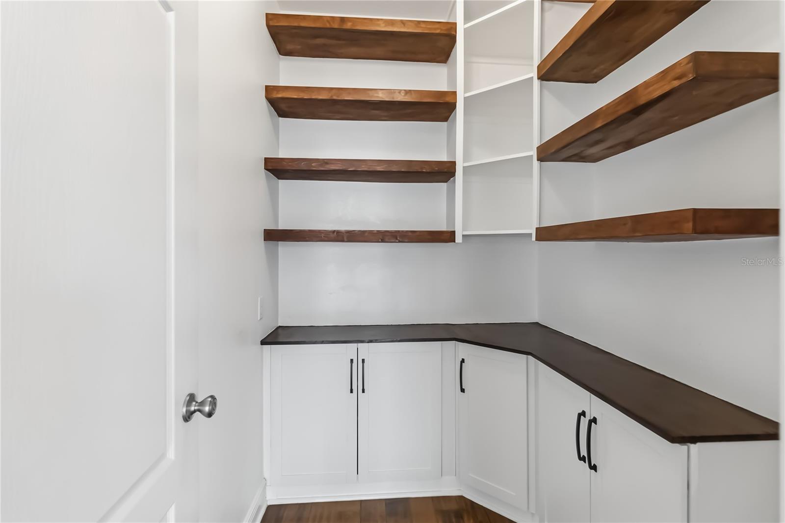 Image 9 of 26 For 911 Arbor Pointe Avenue