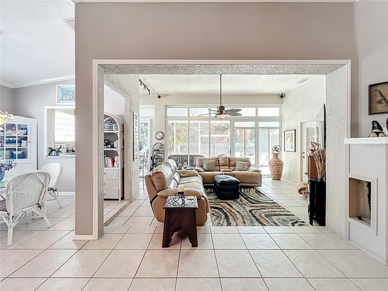 Image 23 of 69 For 233 Hanging Moss Circle