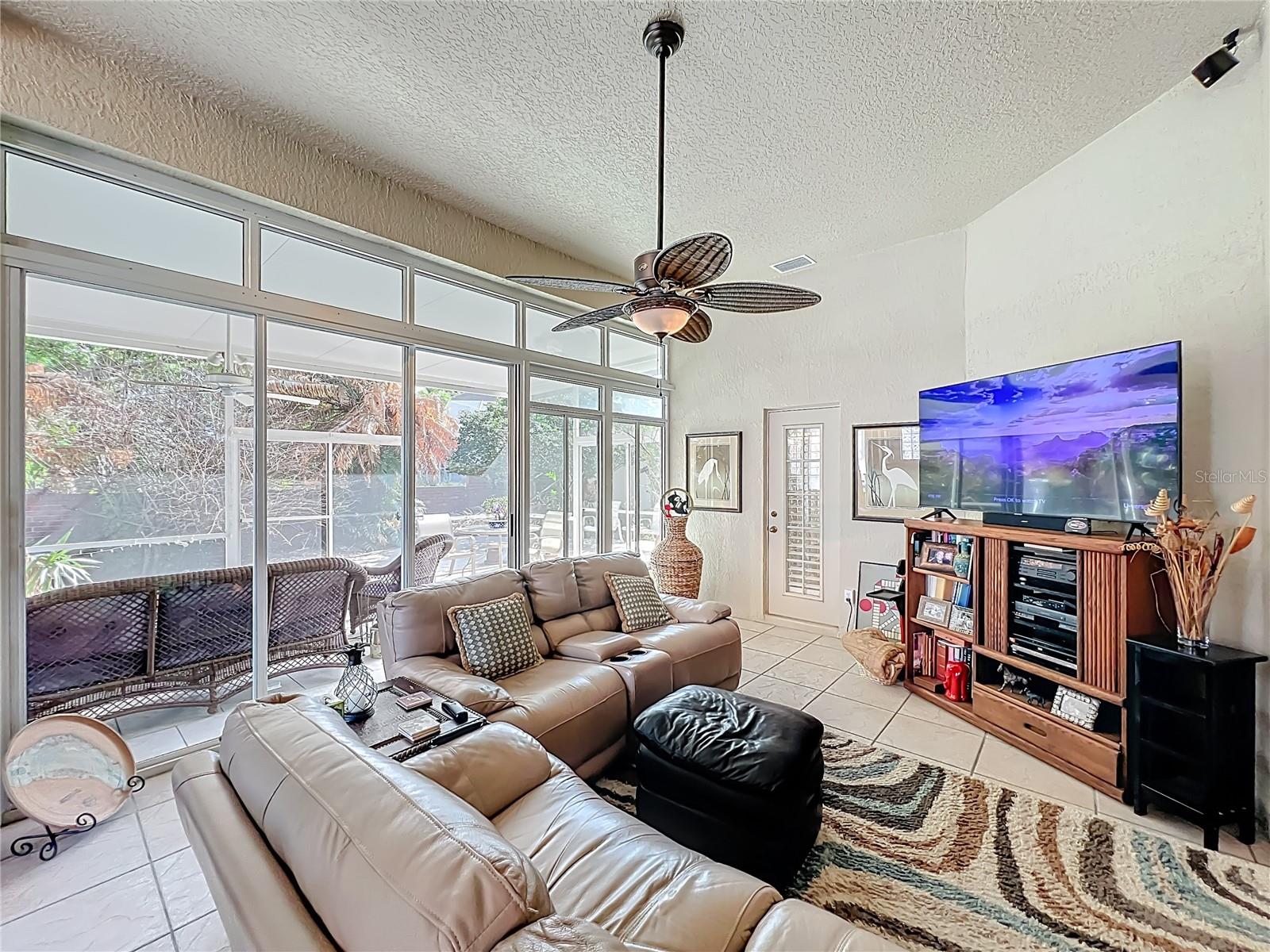 Image 25 of 69 For 233 Hanging Moss Circle