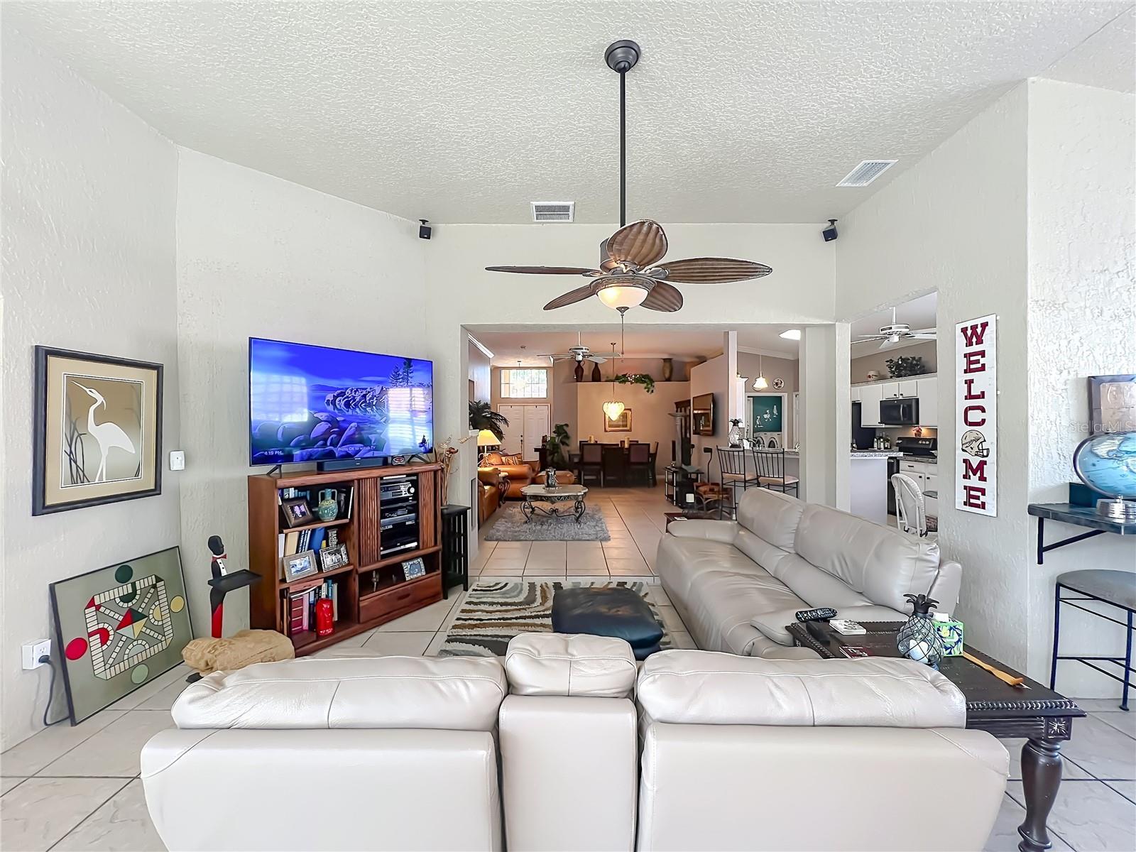 Image 27 of 69 For 233 Hanging Moss Circle