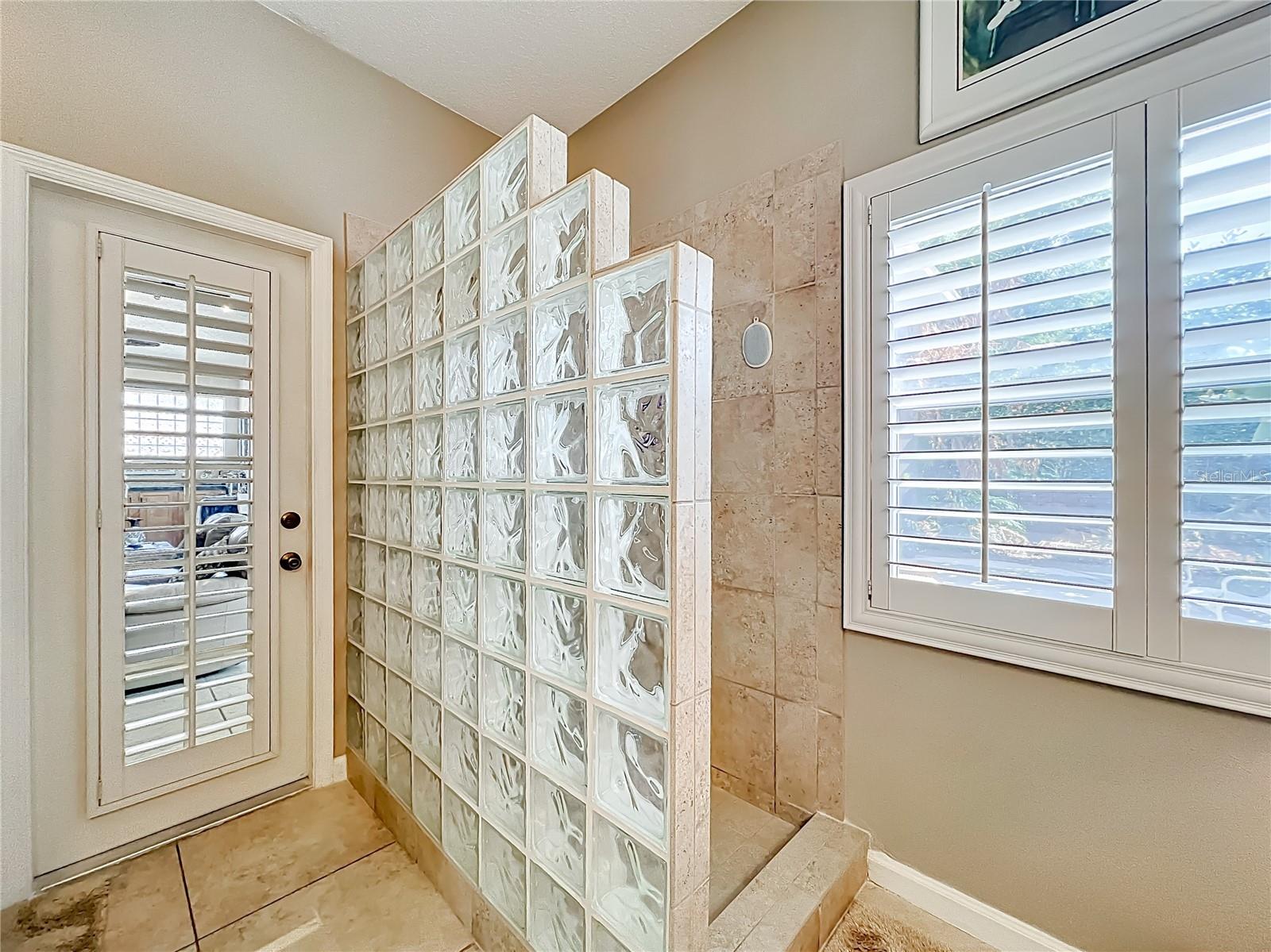 Image 55 of 69 For 233 Hanging Moss Circle