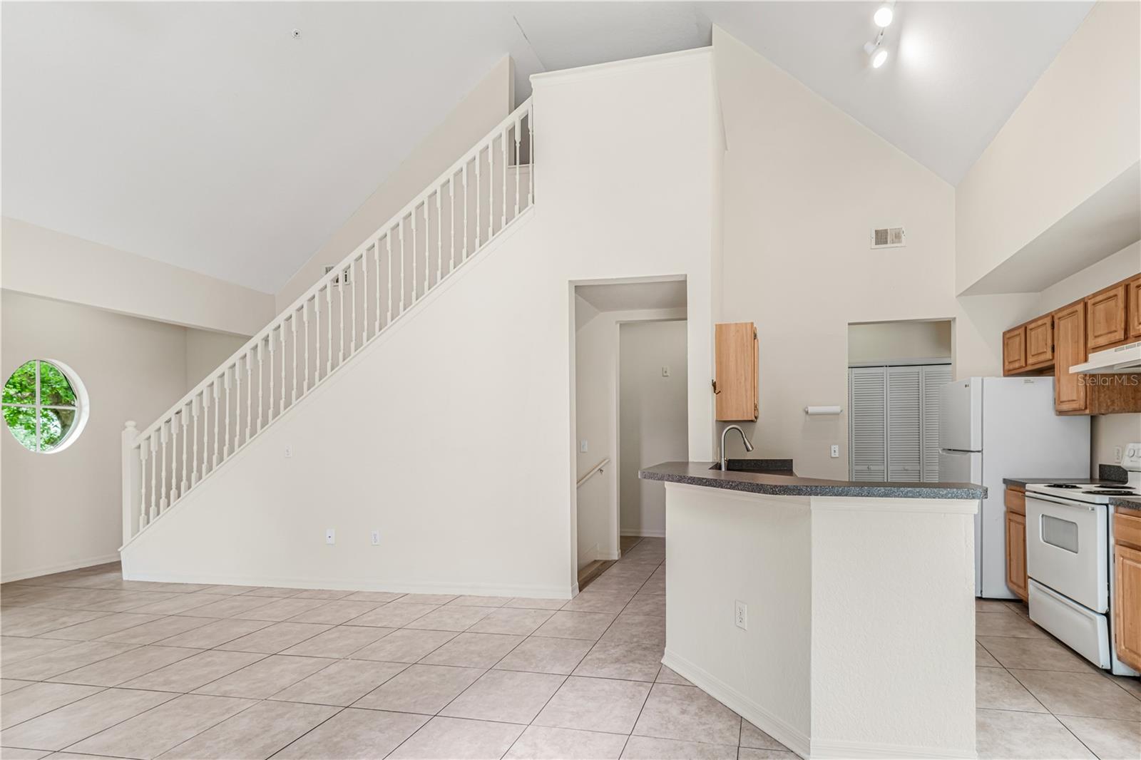 Image 4 of 15 For 6025 Westgate Drive 2527