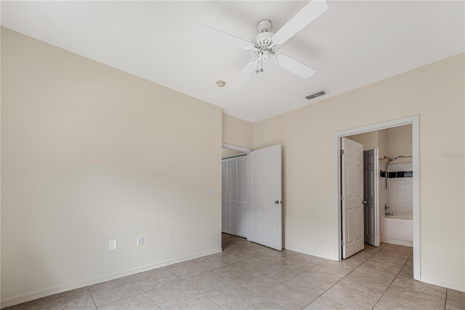 Image 6 of 15 For 6025 Westgate Drive 2527