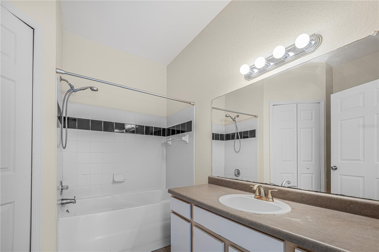 Image 7 of 15 For 6025 Westgate Drive 2527