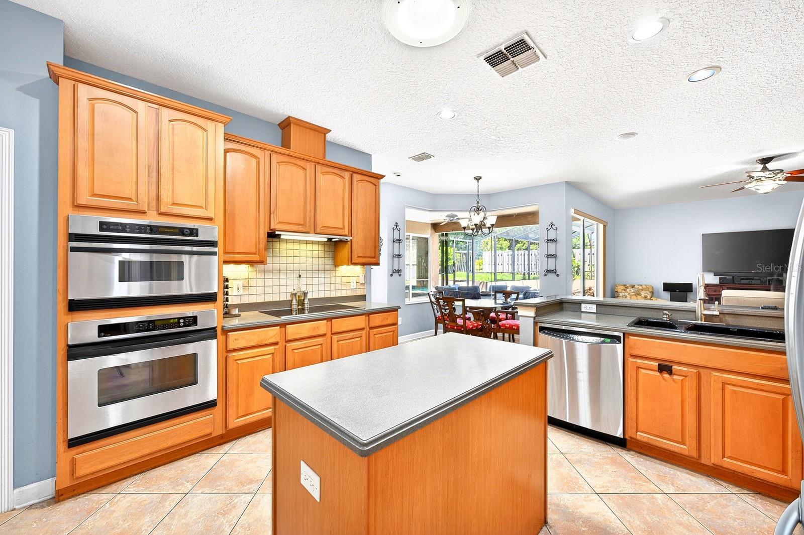 Image 7 of 42 For 270 Via Russo Lane