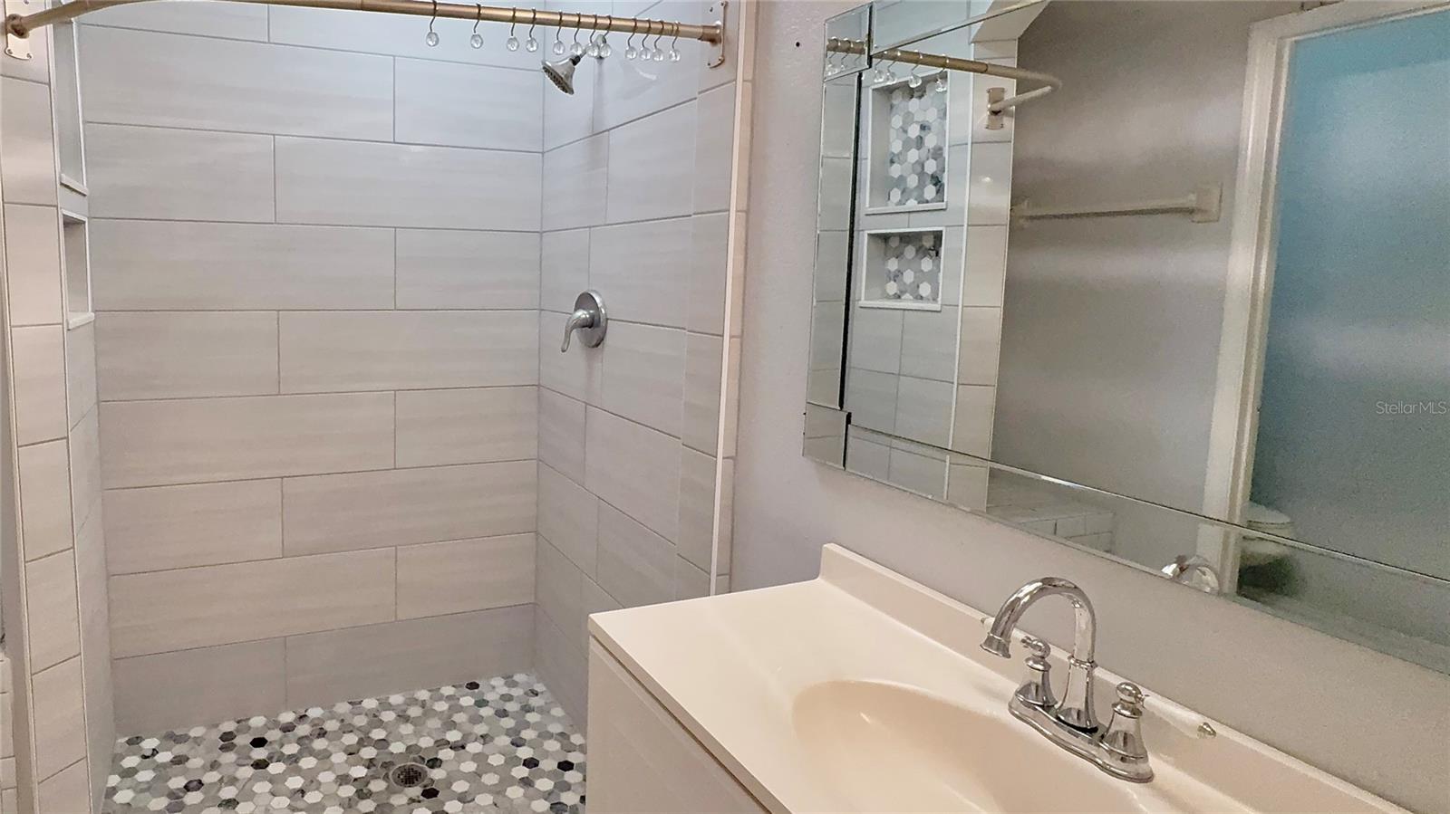 Image 10 of 19 For 3038 Antique Oaks Circle 165