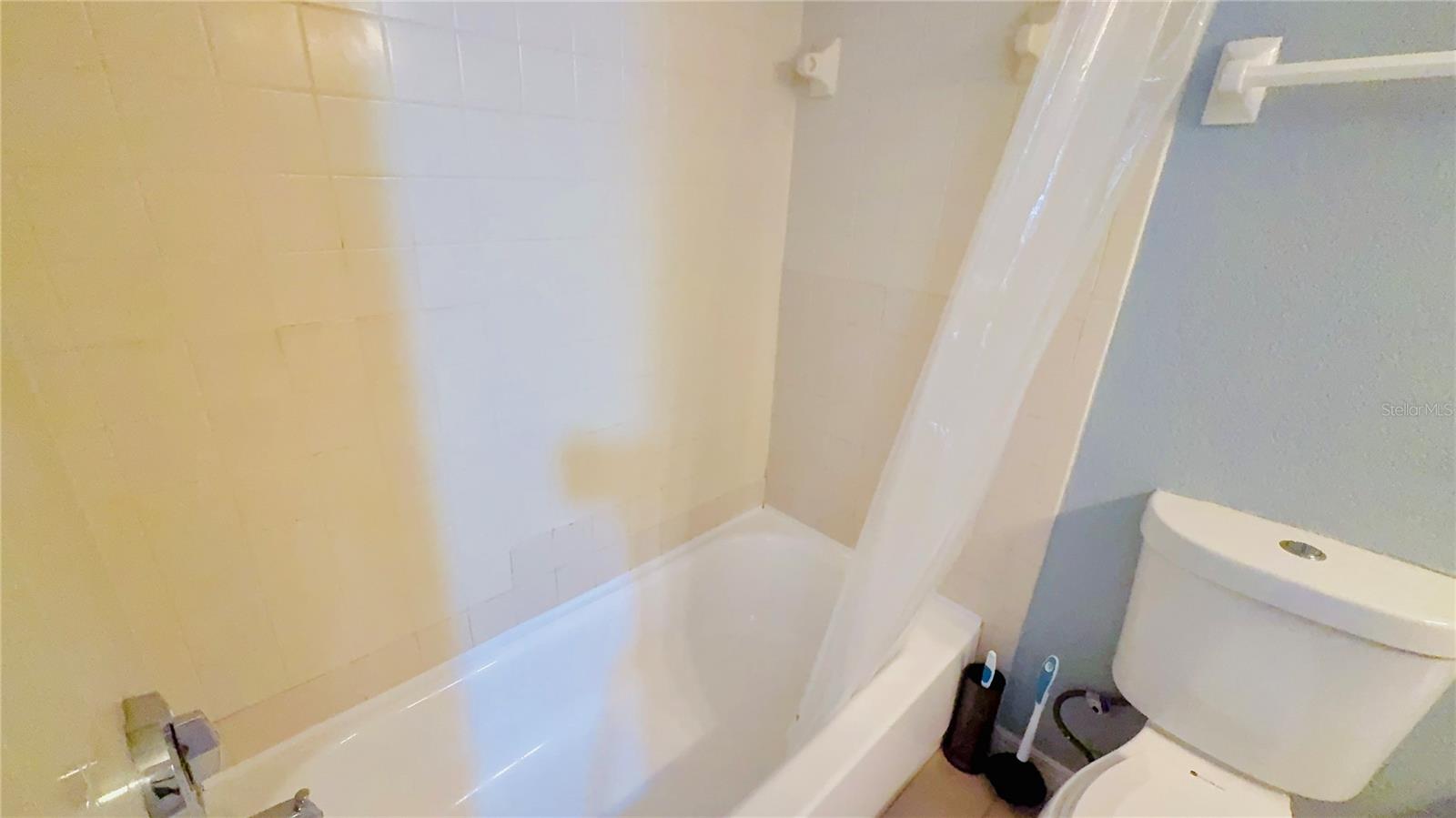 Image 14 of 19 For 3038 Antique Oaks Circle 165