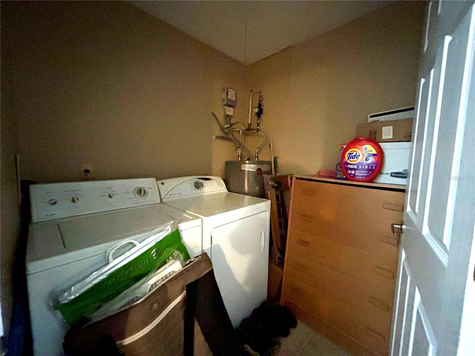 Image 8 of 15 For 2605 Grassy Point Drive 205