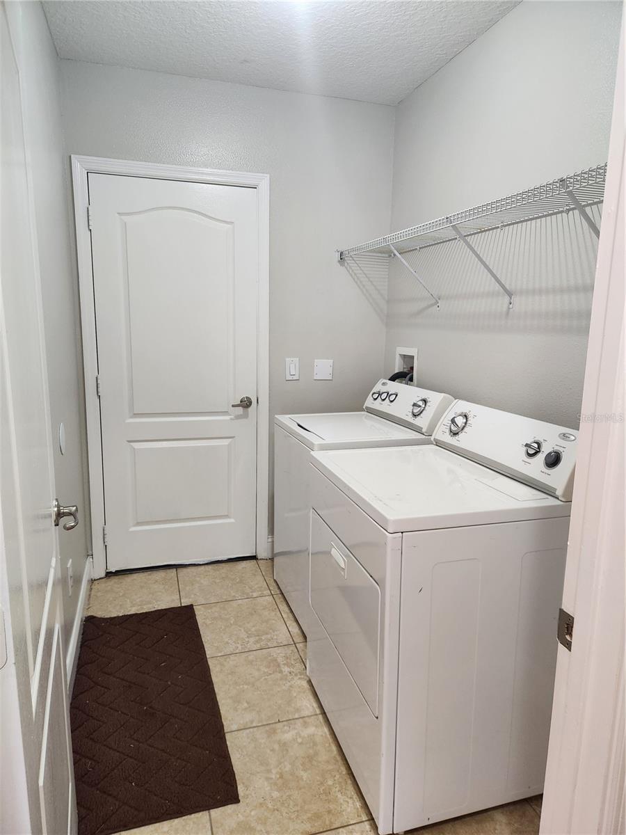 Listing photo id 9 for 1940 Durrand Avenue N-a