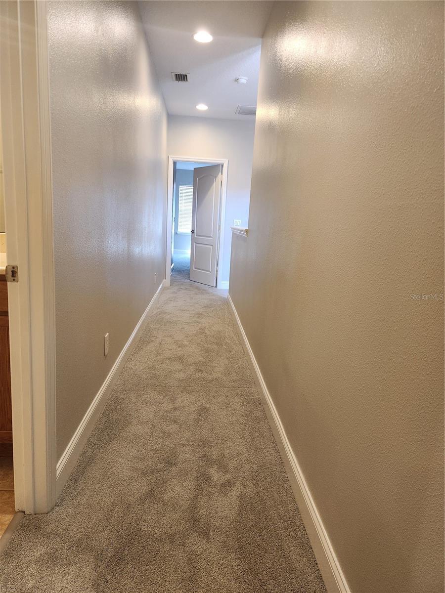 Listing photo id 10 for 1940 Durrand Avenue N-a