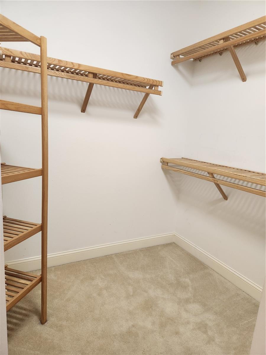 Listing photo id 14 for 1940 Durrand Avenue N-a