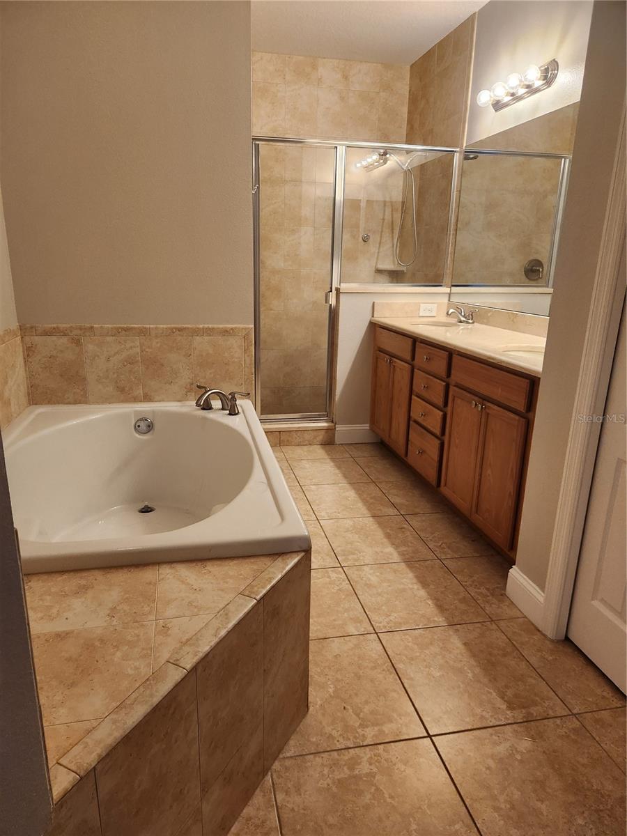 Listing photo id 15 for 1940 Durrand Avenue N-a