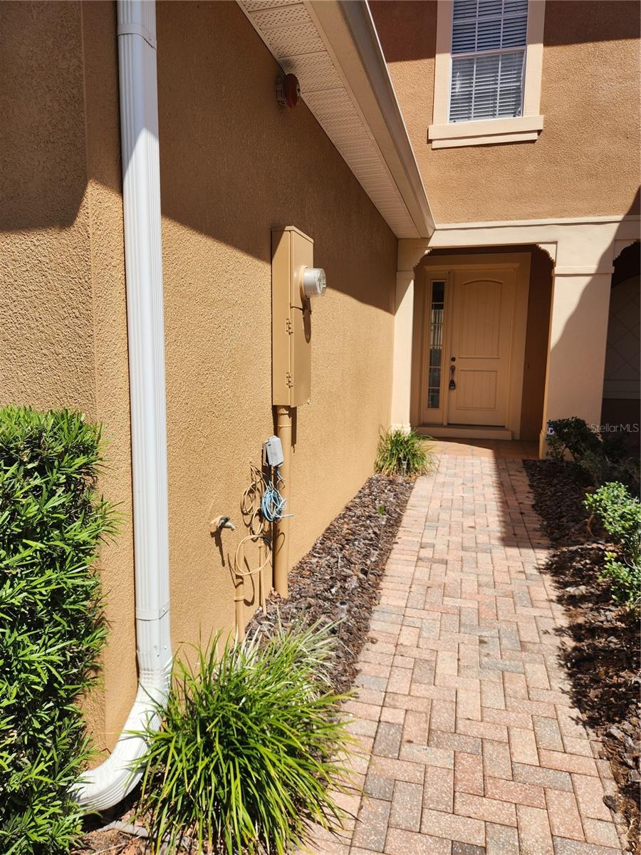 Listing photo id 0 for 1940 Durrand Avenue N-a