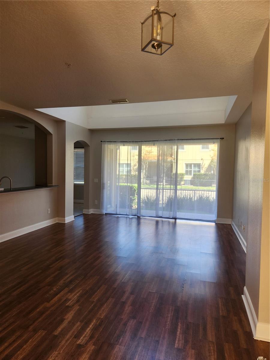 Listing photo id 1 for 1940 Durrand Avenue N-a