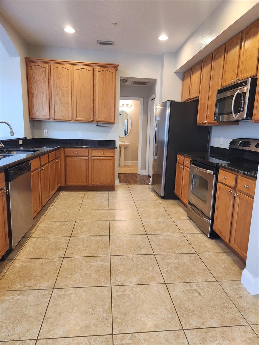 Listing photo id 4 for 1940 Durrand Avenue N-a