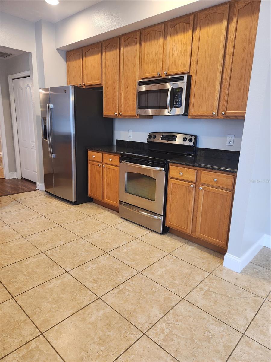 Listing photo id 6 for 1940 Durrand Avenue N-a