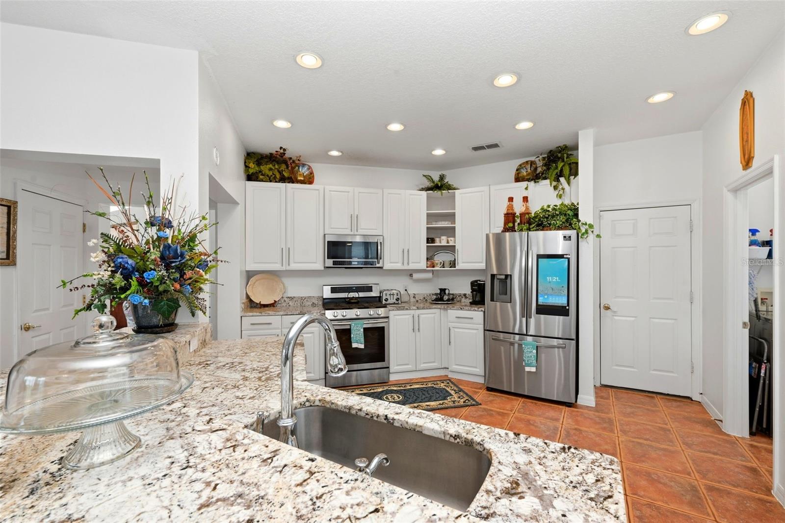 Image 17 of 54 For 910 Lascala Drive