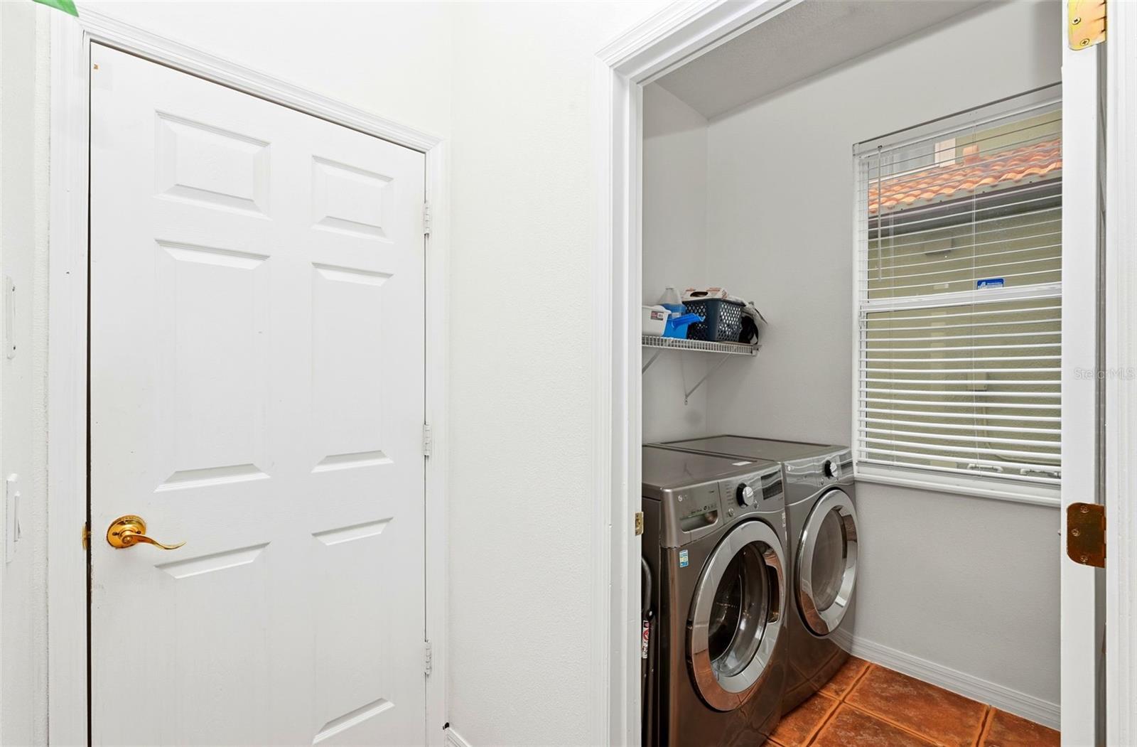 Image 19 of 54 For 910 Lascala Drive