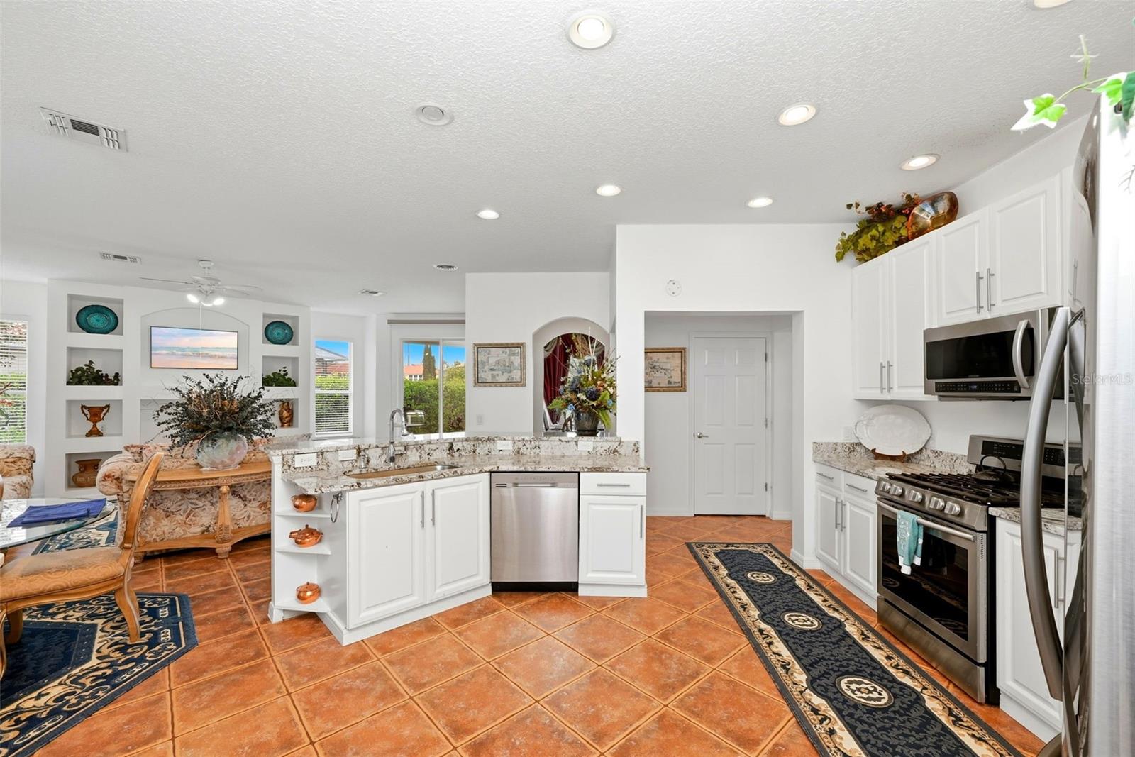 Image 21 of 54 For 910 Lascala Drive