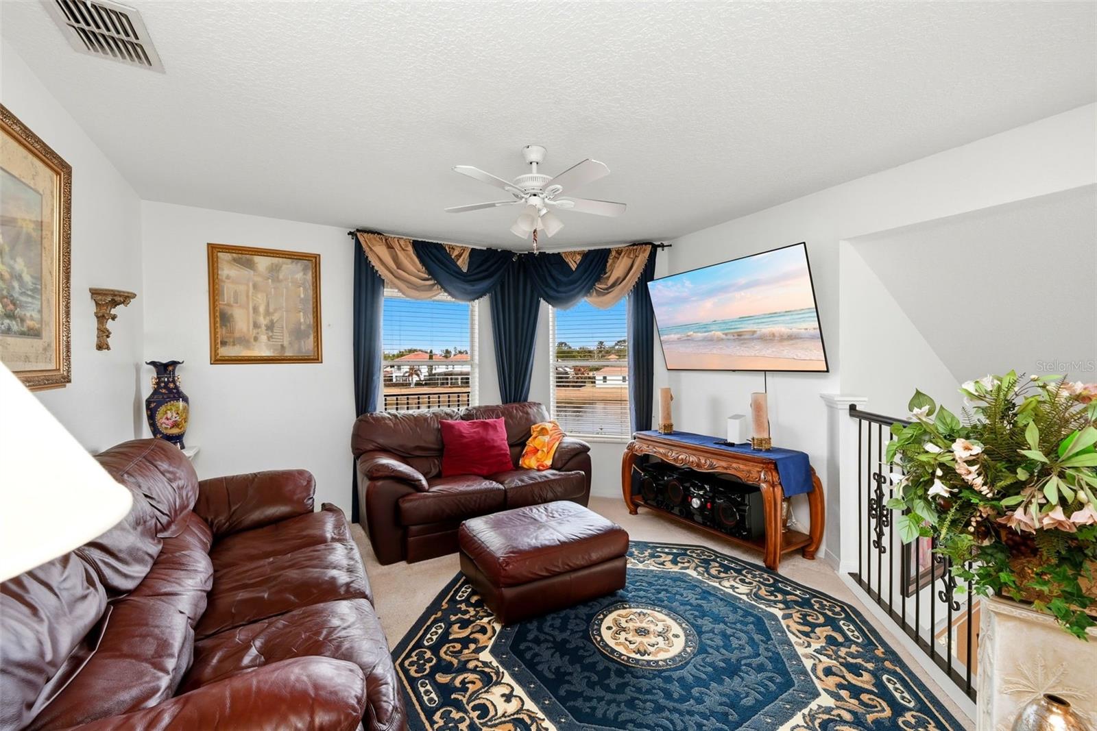 Image 26 of 54 For 910 Lascala Drive