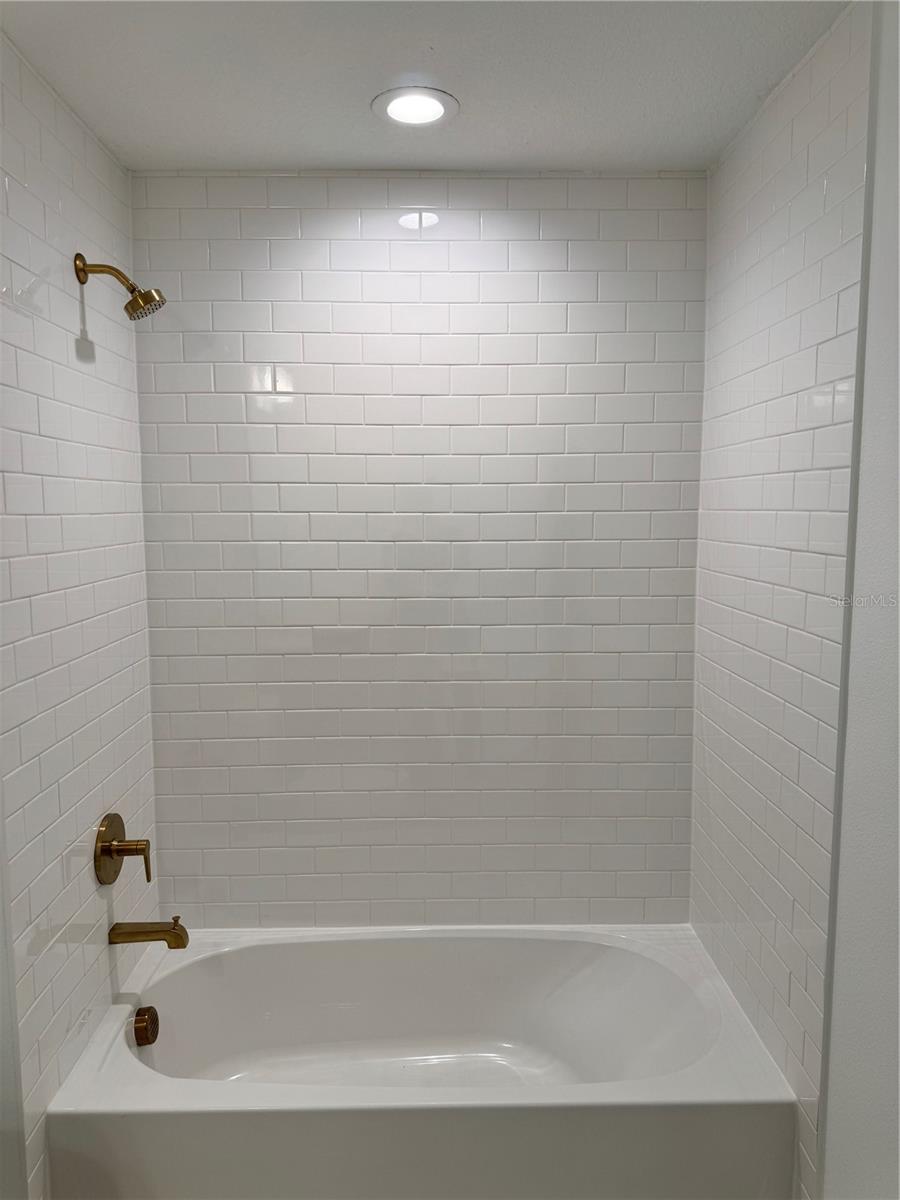 Image 19 of 36 For 1882 Falconhurst Lane