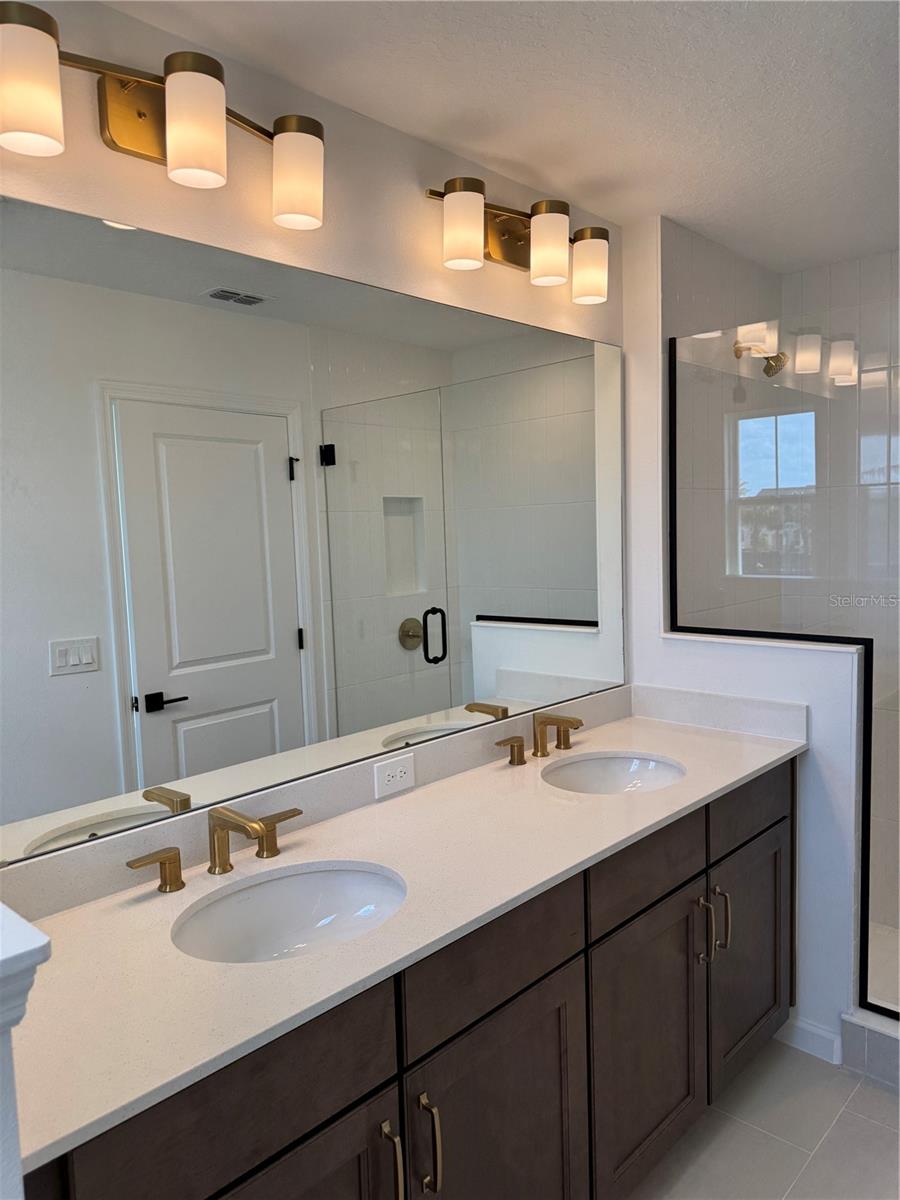 Image 23 of 36 For 1882 Falconhurst Lane