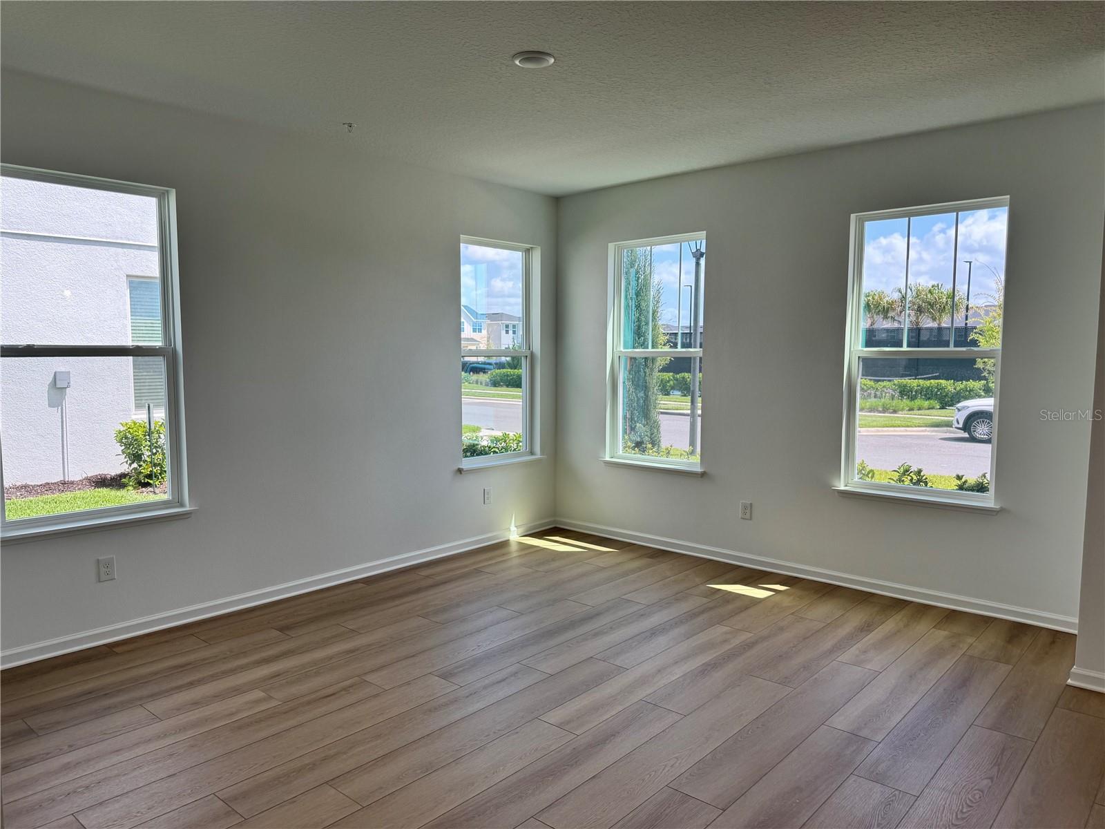 Image 7 of 36 For 1882 Falconhurst Lane