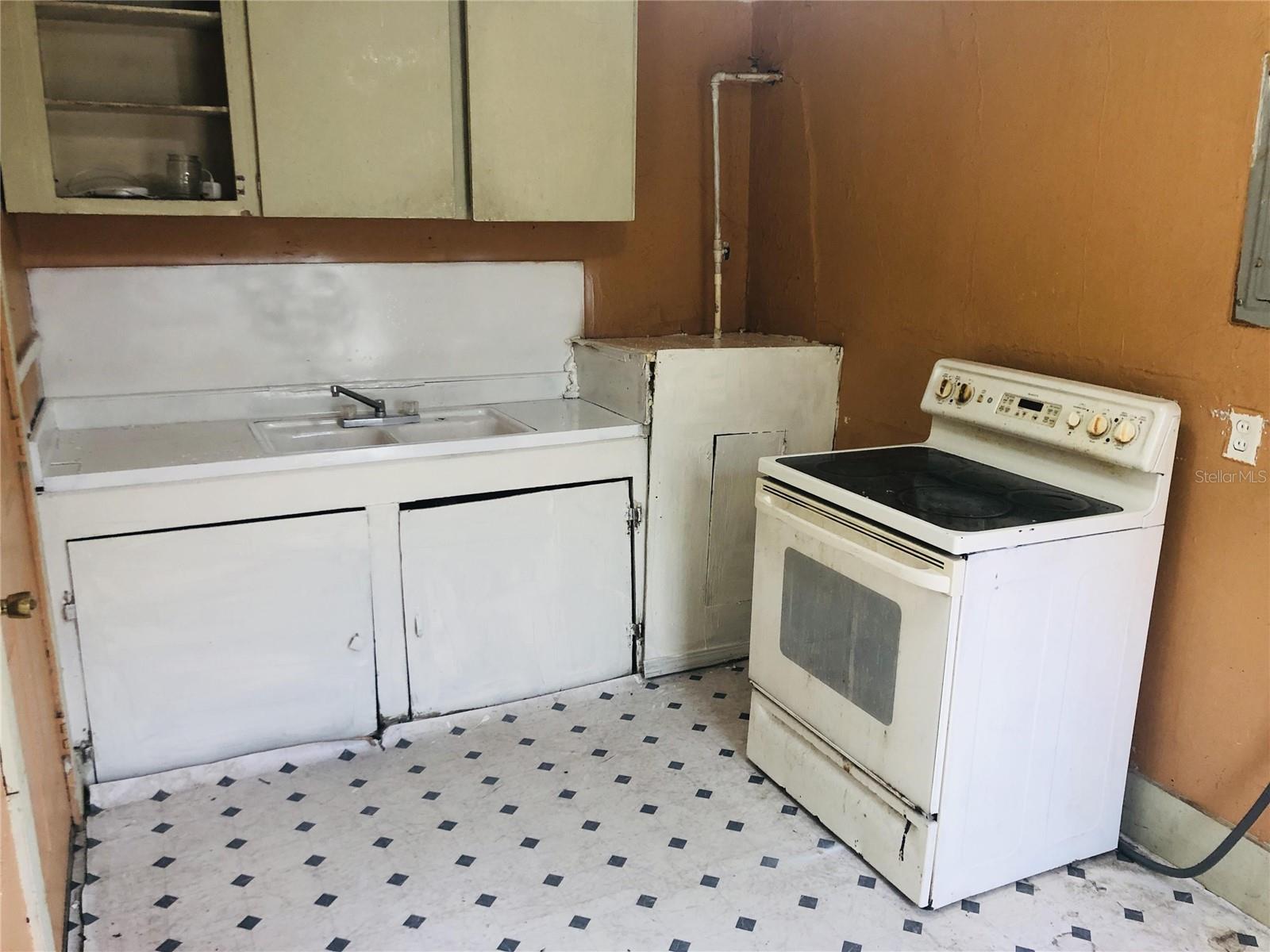 Image 3 of 9 For 2551 Calvin Street