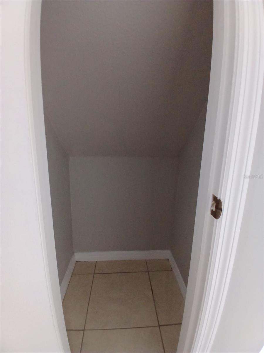 Image 23 of 34 For 7454 Wynnewood Square 188