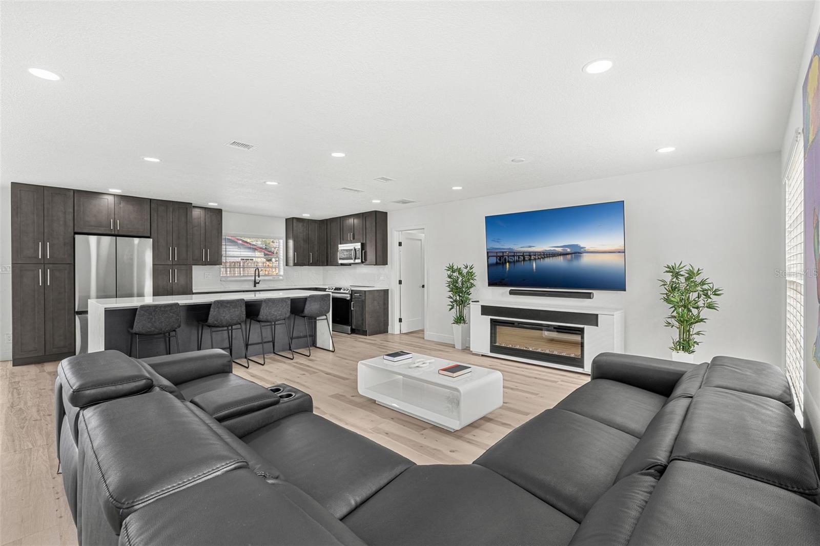 Image 17 of 32 For 1917 Wyandotte Trail