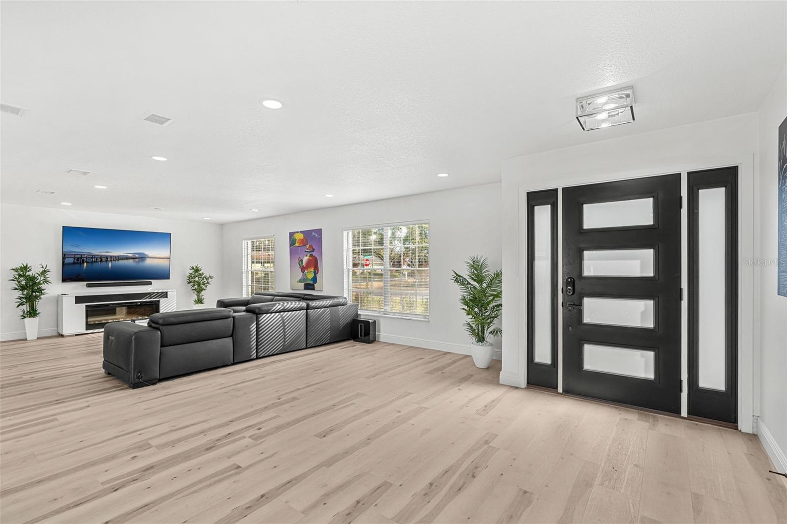 Image 4 of 32 For 1917 Wyandotte Trail