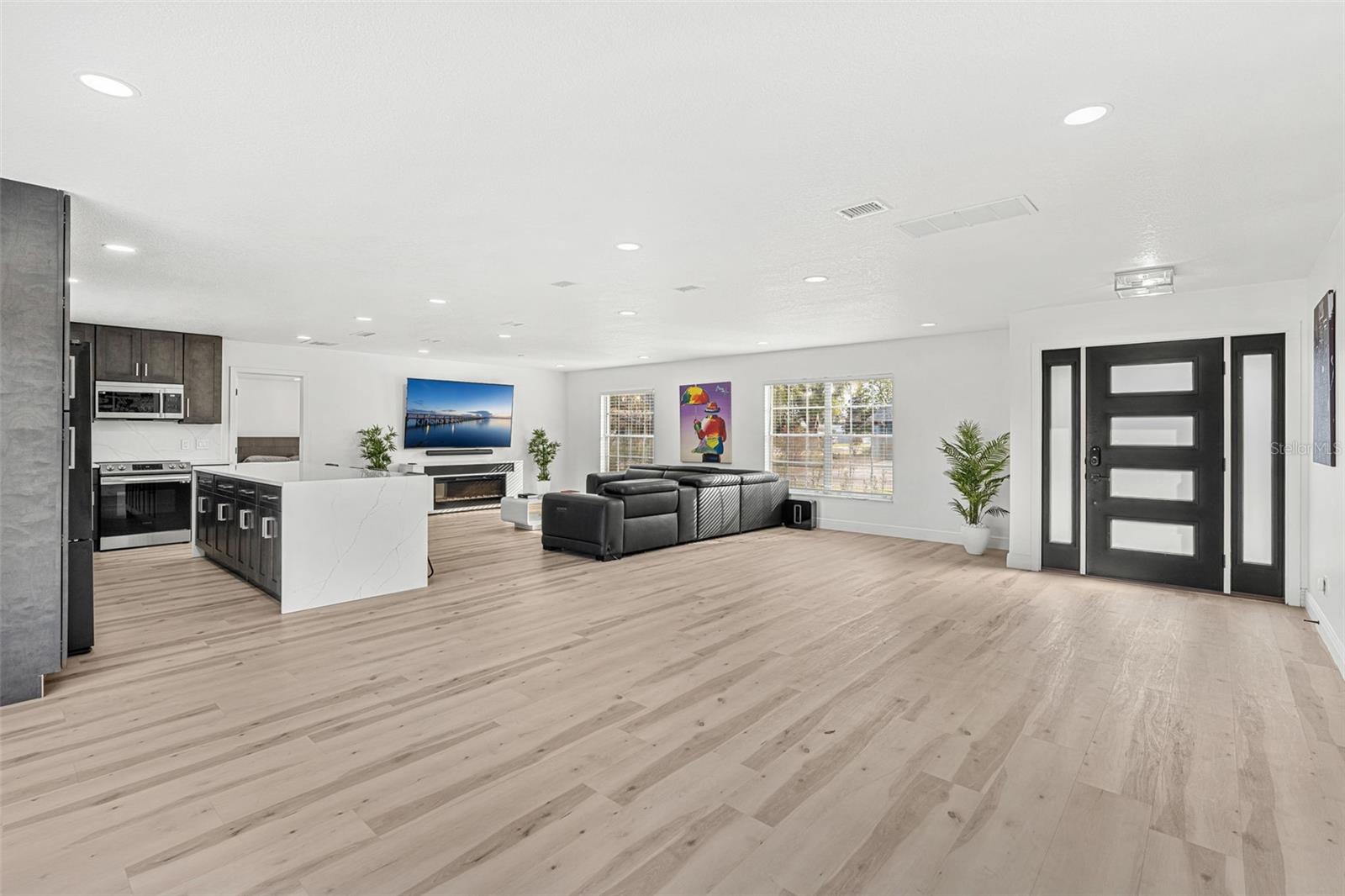 Image 5 of 32 For 1917 Wyandotte Trail