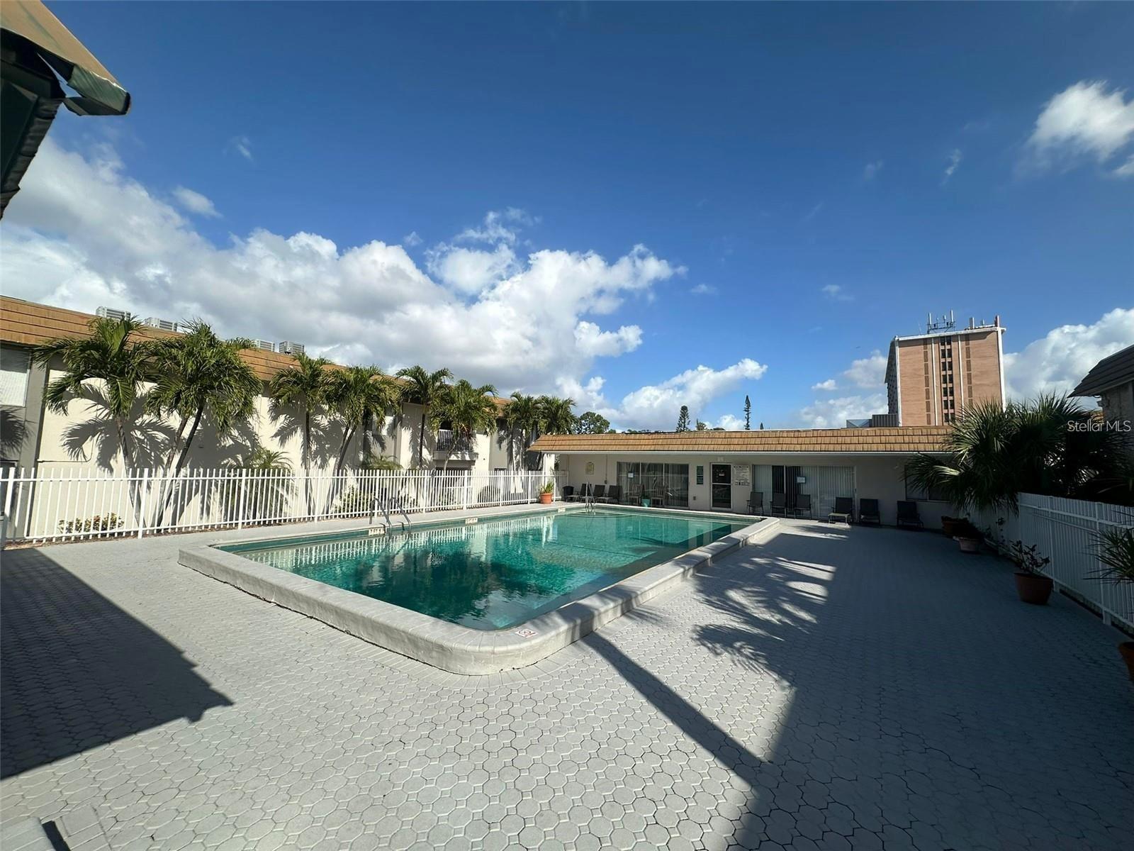 Image 18 of 25 For 1830 Maravilla Avenue 323