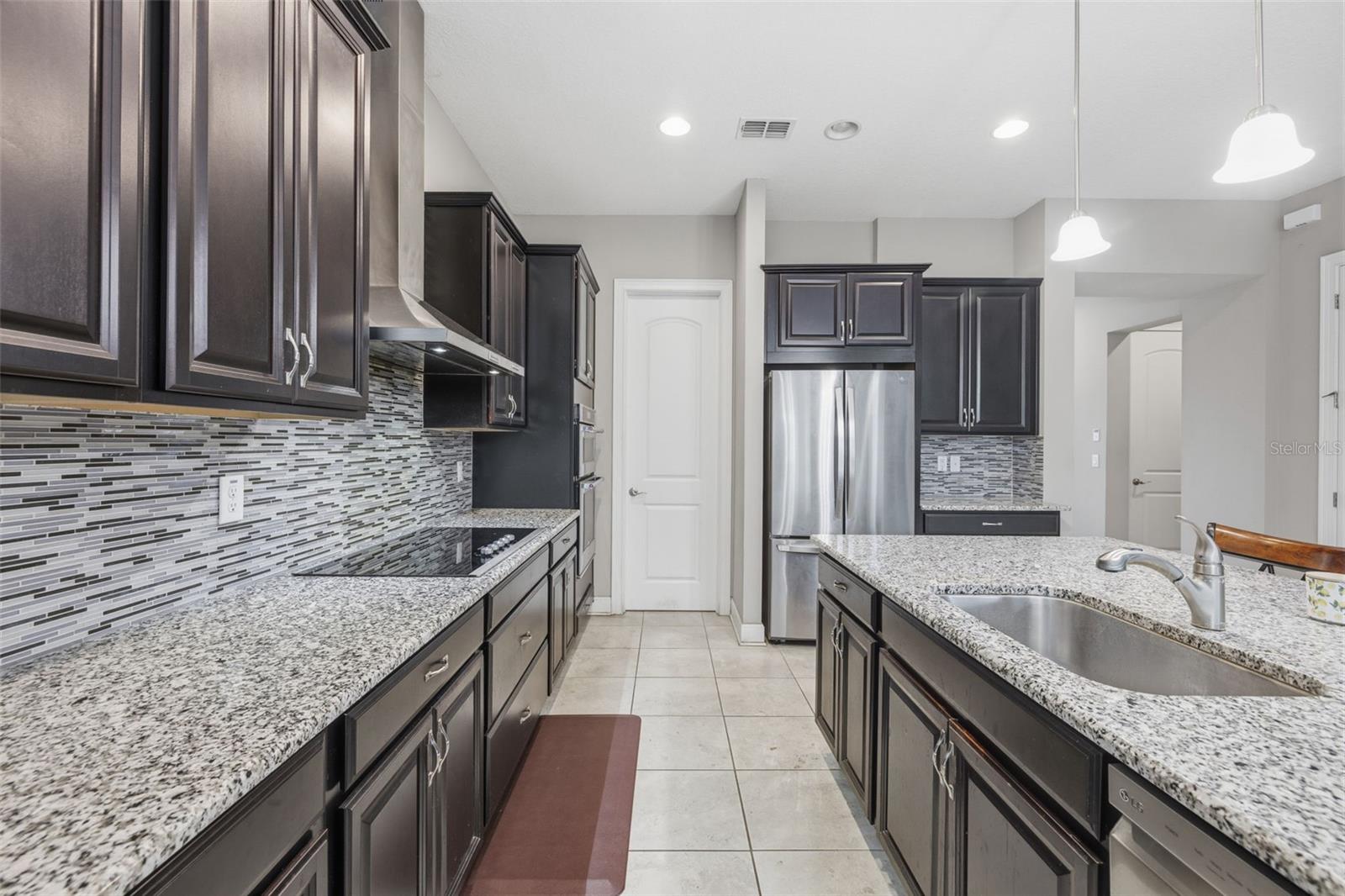 Listing photo id 3 for 10431 Alcon Blue Drive