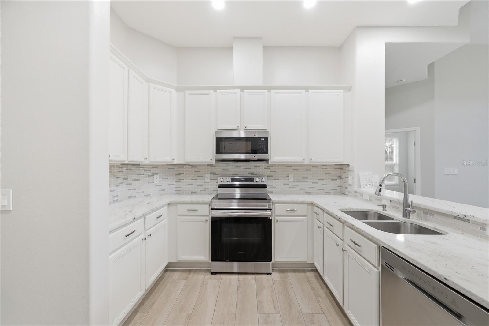 Image 14 of 52 For 8503 Giovana Court