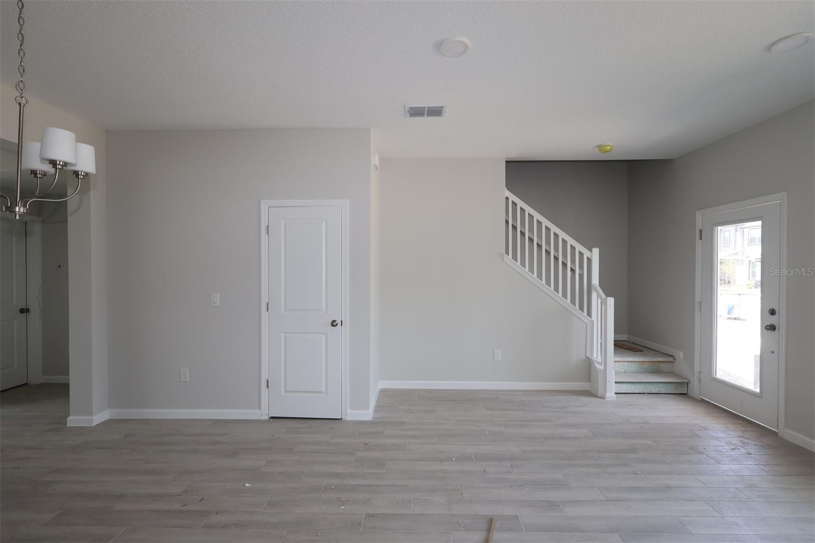 Image 11 of 26 For 1402 Mount Royal Drive