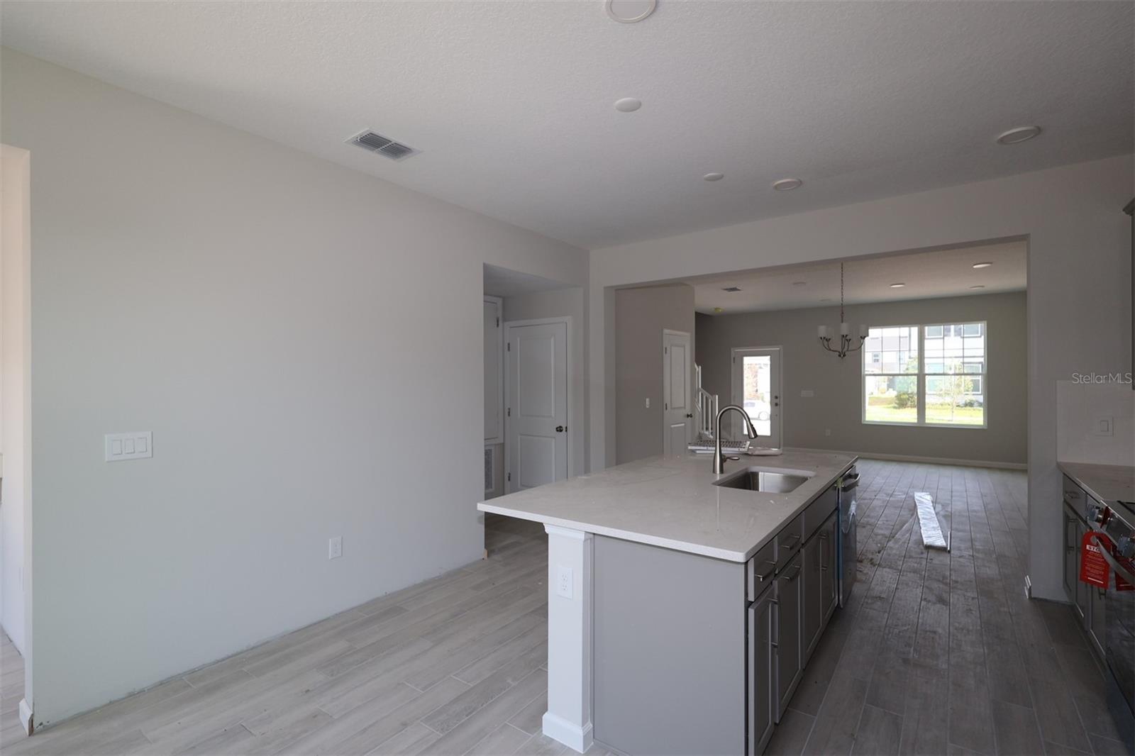 Image 4 of 26 For 1402 Mount Royal Drive