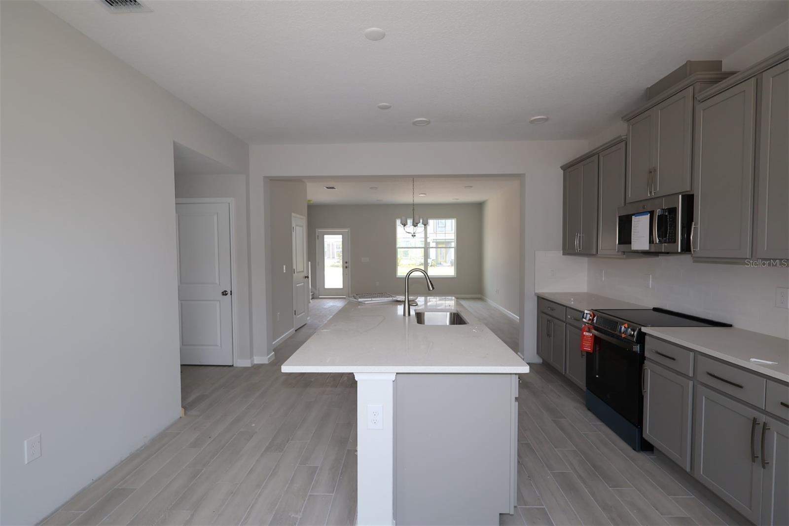 Image 5 of 26 For 1402 Mount Royal Drive