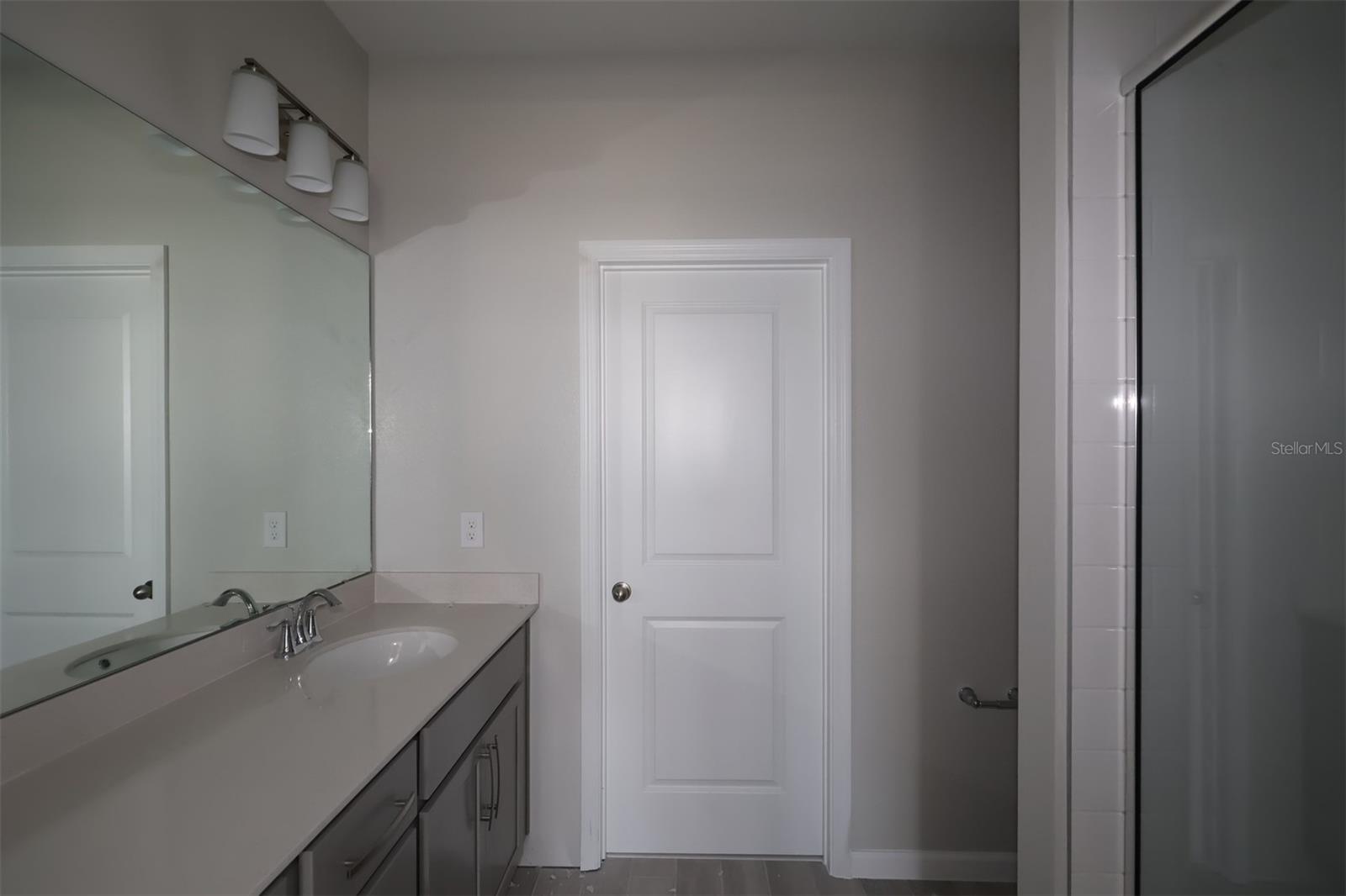 Image 8 of 26 For 1402 Mount Royal Drive