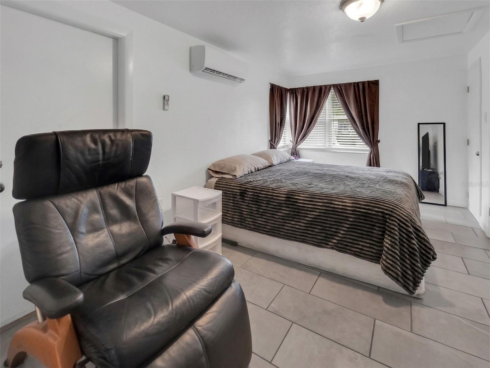 Image 16 of 55 For 2600 Euston Road