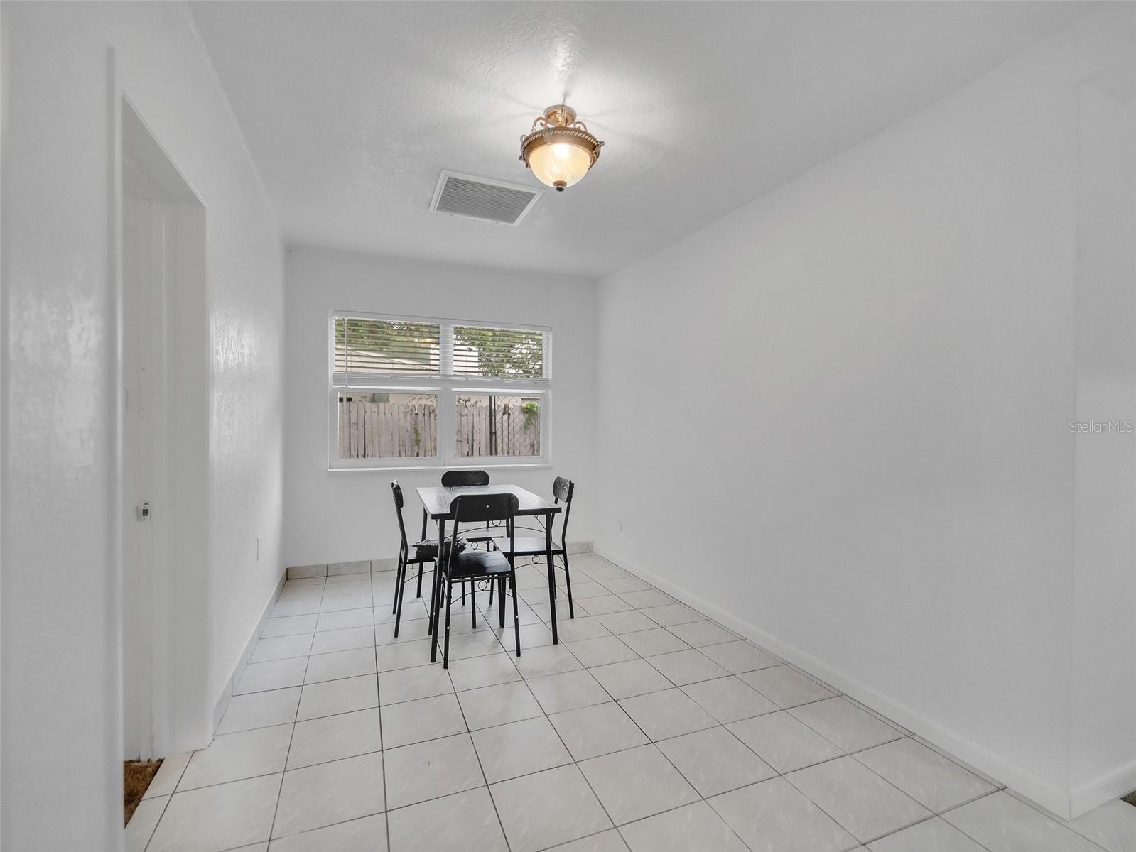 Image 28 of 55 For 2600 Euston Road