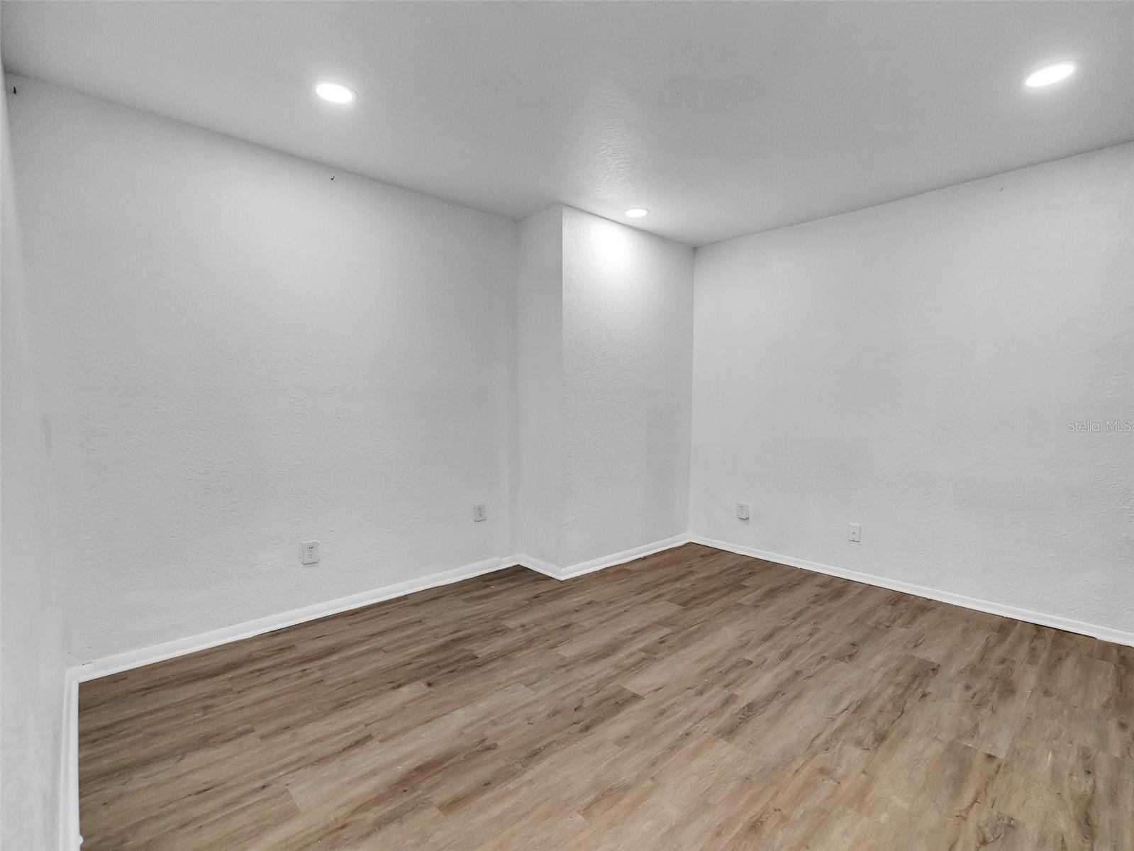 Image 33 of 55 For 2600 Euston Road