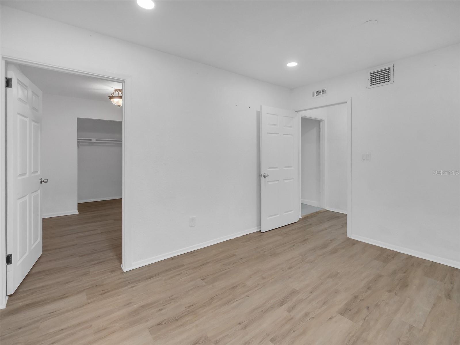 Image 34 of 55 For 2600 Euston Road