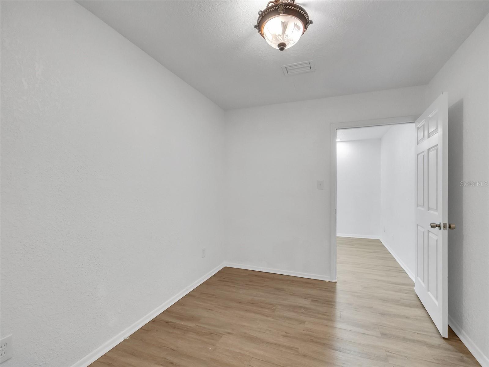 Image 36 of 55 For 2600 Euston Road