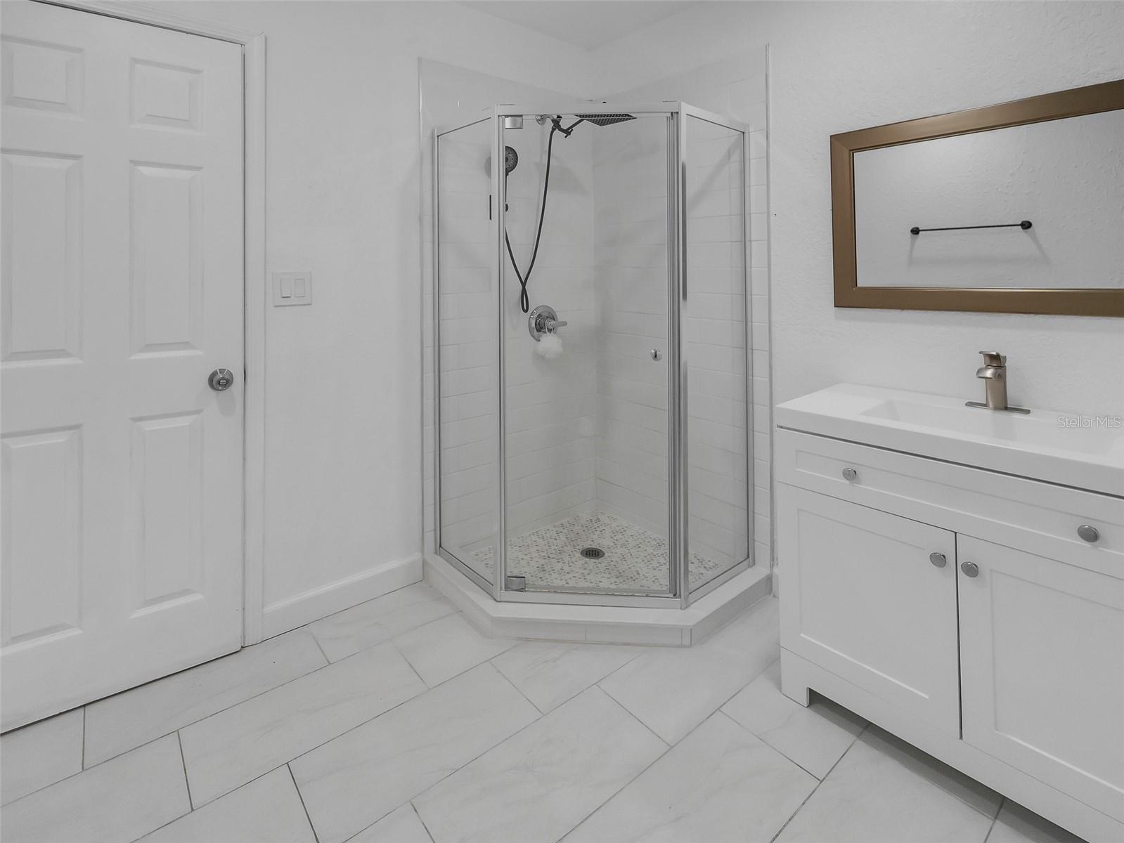 Image 38 of 55 For 2600 Euston Road